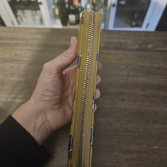 Gucci Shanghai Heartbeat Wallet - Picture 6 of 8